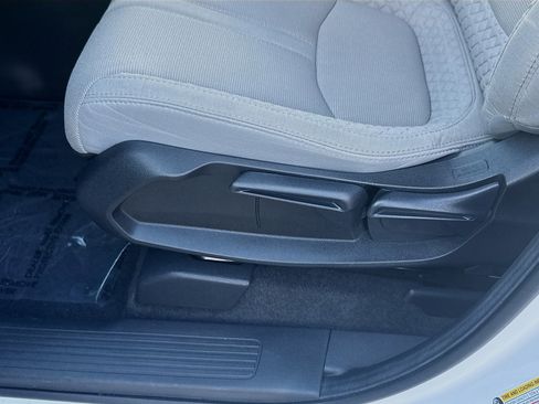 Used 2023 Honda Pilot LX image 17