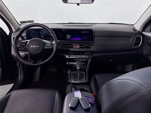 Used 2025 Kia Seltos EX w/ EX Sunroof Package image 21