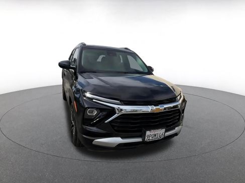Used 2025 Chevrolet TrailBlazer LT image 3