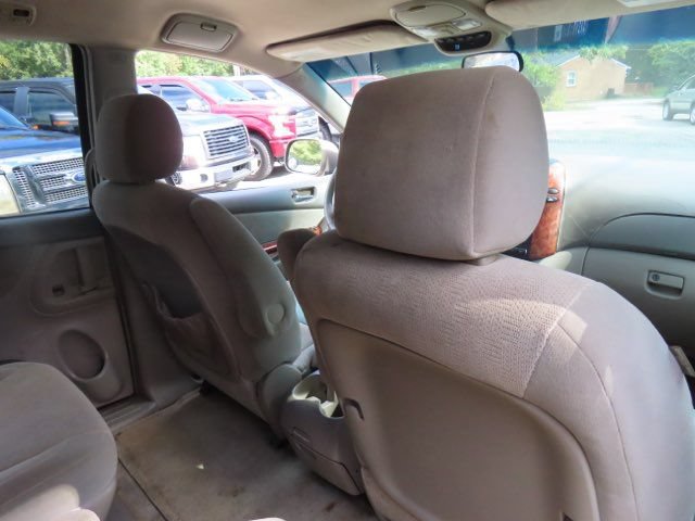 Used 2005 Toyota Sienna XLE w/ XLE Pkg 3 FWD image 12