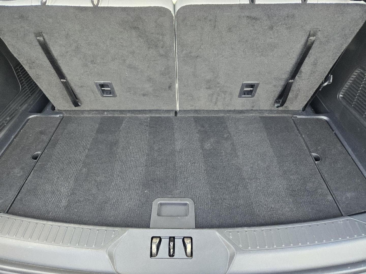 Used 2025 Ford Explorer Active w/ Active Comfort Package RWD image 32