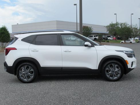 Used 2024 Kia Seltos S FWD image 2