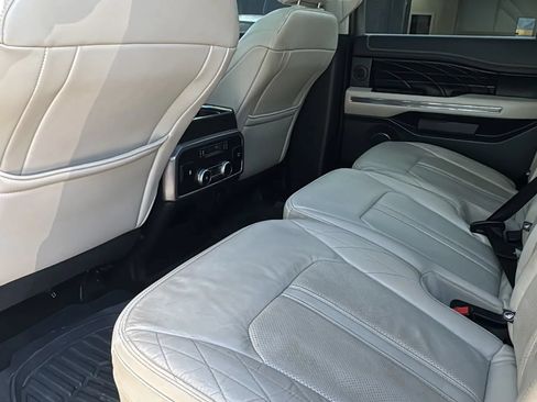 Used 2018 Ford Expedition Platinum AWD/4WD image 32