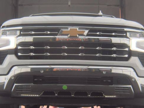 Used 2023 Chevrolet Silverado 1500 LTZ RWD image 3