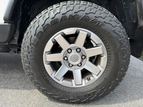 Used 2014 Toyota FJ Cruiser 4WD w/ Convenience Package image 40