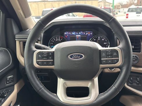 Used 2023 Ford Expedition Limited image 32