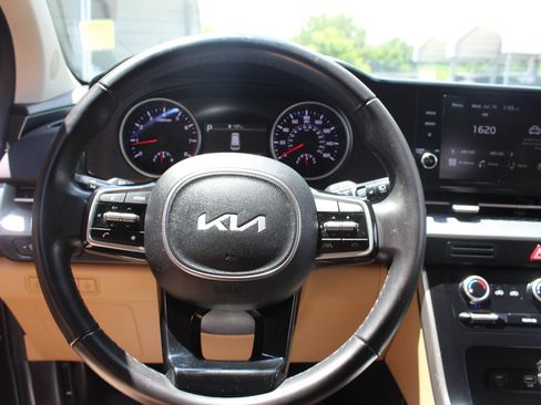 Used 2024 Kia Carnival LX FWD image 14