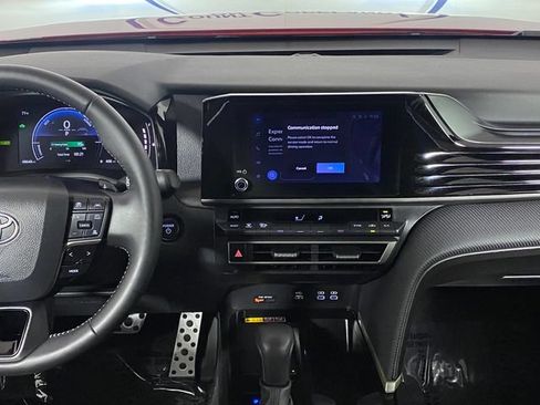 Used 2025 Toyota Camry SE FWD image 13