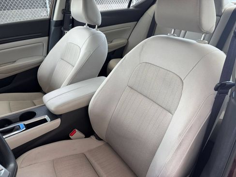 Used 2025 Nissan Altima 2.5 SV FWD image 36