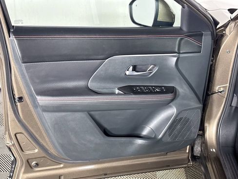 Used 2025 Nissan Kicks SR image 10