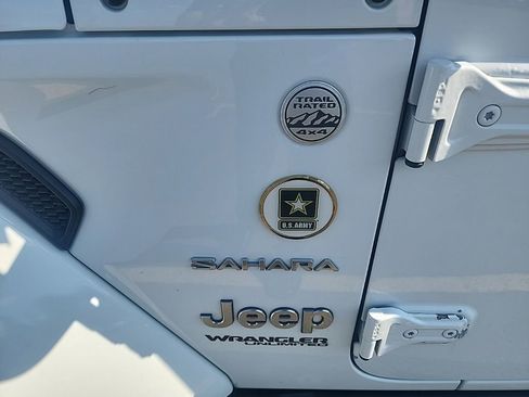 Used 2019 Jeep Wrangler Unlimited Sahara AWD/4WD image 18