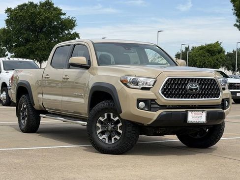 Used 2019 Toyota Tacoma TRD Off-Road w/ Technology Package AWD/4WD image 2