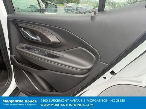 Used 2024 GMC Terrain SLT AWD/4WD image 31