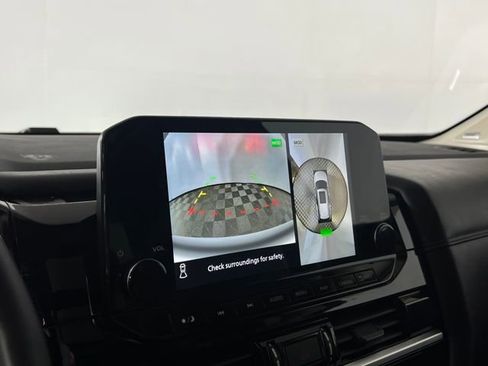 Used 2024 Nissan Pathfinder Platinum image 20