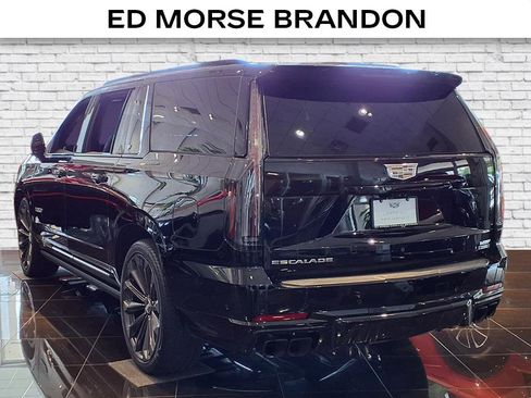 Used 2025 Cadillac Escalade ESV V image 3