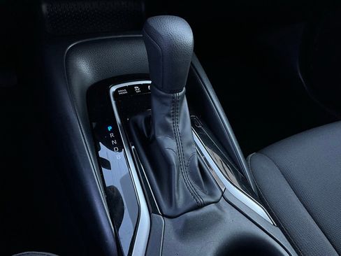 Used 2025 Toyota Corolla LE image 21