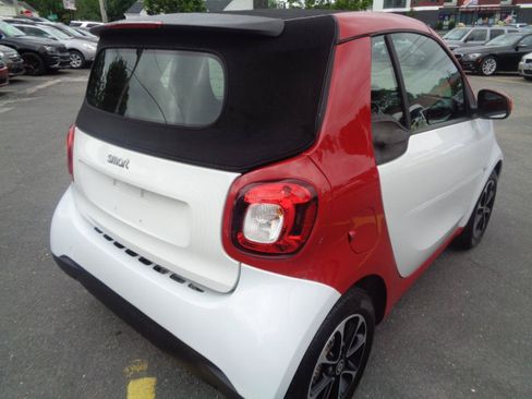 Used 2017 smart fortwo passion RWD image 17