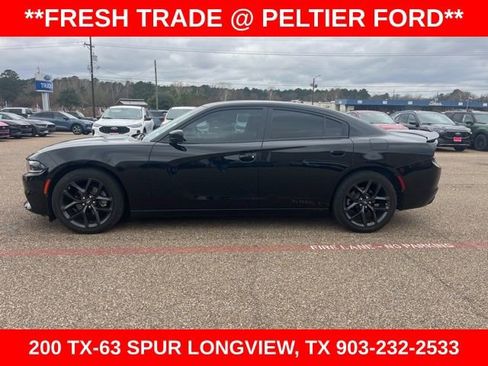 Used 2022 Dodge Charger SXT w/ Blacktop Package image 4