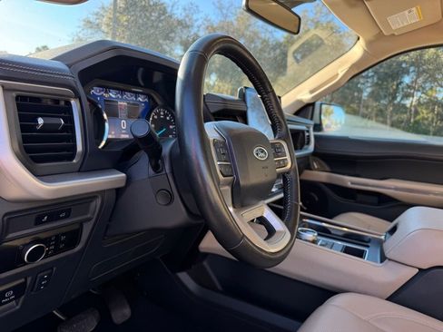 Used 2024 Ford Expedition XLT image 12