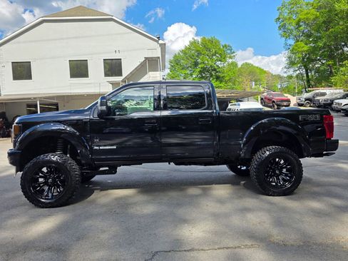 Used 2022 Ford F250 Lariat w/ Black Appearance Package image 4