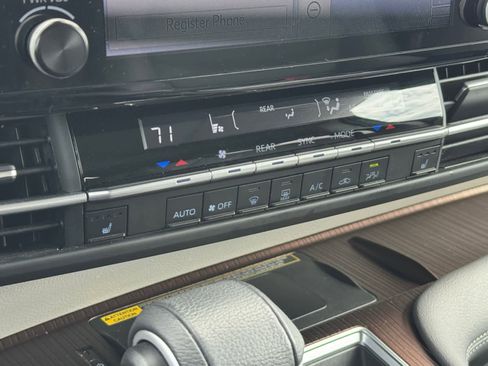 Used 2023 Toyota Sienna XLE w/ XLE Plus Package image 5