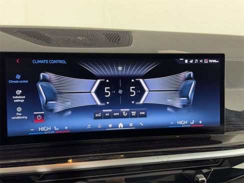 Used 2025 BMW X6 M60i w/ Parking Assistance Package image 28