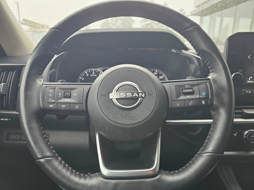 Used 2022 Nissan Pathfinder SL AWD/4WD image 26