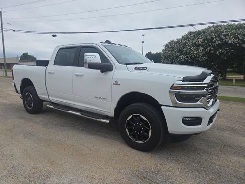 Used 2025 RAM 2500 Laramie AWD/4WD image 13