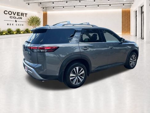 Used 2023 Nissan Pathfinder SL AWD/4WD image 11