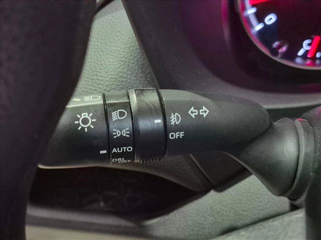 Used 2021 Toyota RAV4 XLE w/ Convenience Package FWD image 17