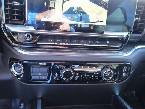 Used 2025 Chevrolet Silverado 1500 LTZ w/ Technology Package image 29