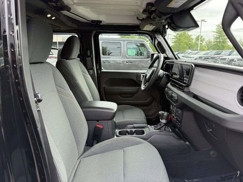 Used 2024 Jeep Wrangler Unlimited Sport AWD/4WD image 15