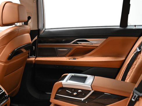 Used 2022 BMW M760i xDrive w/ Luxury Rear Seating Package image 35