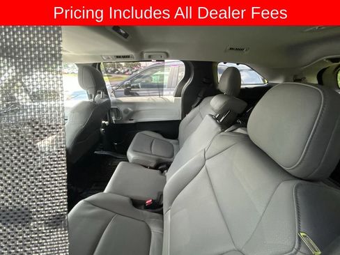 Used 2026 Toyota Sienna XLE FWD image 11