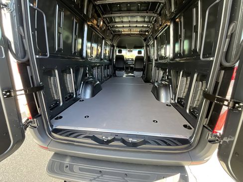 Used 2025 Mercedes-Benz Sprinter 2500 image 14