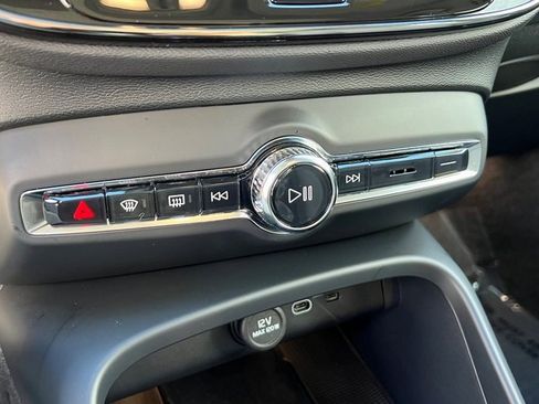 Certified 2026 Volvo XC40 B5 Plus w/ Protection Package Premier image 31