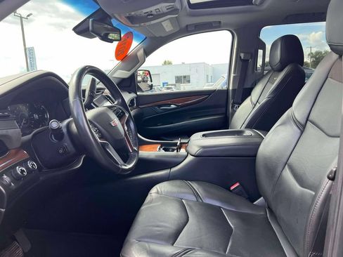 Used 2016 Cadillac Escalade Luxury AWD/4WD image 19