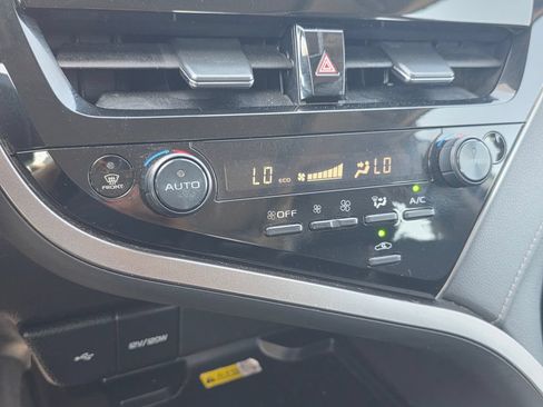 Used 2022 Toyota Camry XSE FWD image 27