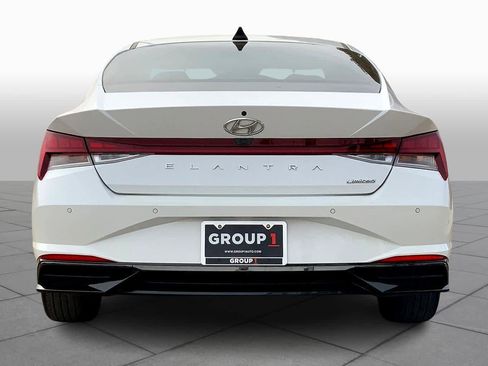 Used 2023 Hyundai Elantra Limited image 4