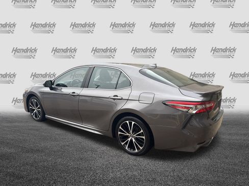 Used 2019 Toyota Camry SE image 8