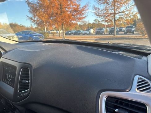 Used 2019 Jeep Compass Latitude image 33