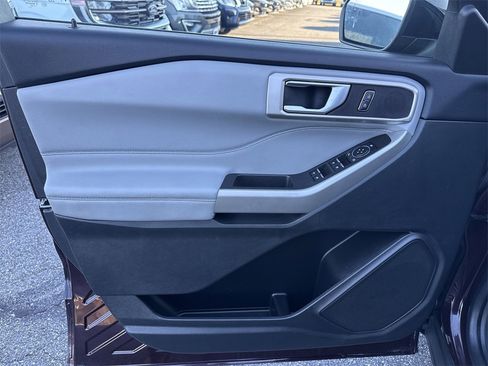 Used 2023 Ford Explorer XLT w/ Equipment Group 202A image 10
