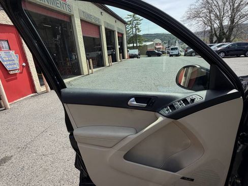 Used 2015 Volkswagen Tiguan SEL image 28