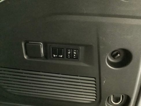 Used 2022 Chevrolet Tahoe Z71 w/ Z71 Off-Road Package image 25