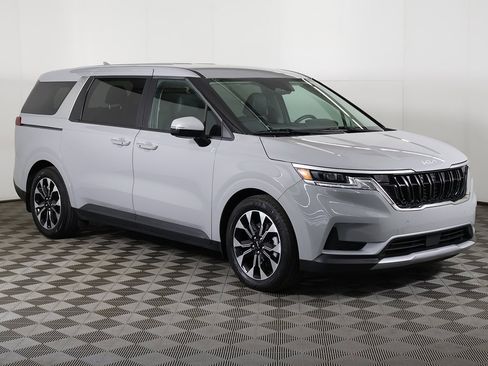 Used 2024 Kia Carnival EX image 58