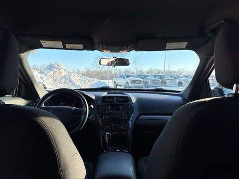 Used 2019 Ford Explorer XLT image 19