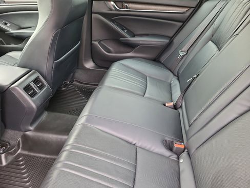 Used 2018 Honda Accord Touring image 10