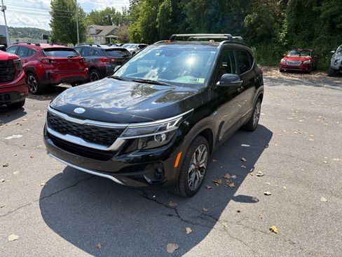 Used 2021 Kia Seltos S AWD/4WD image 3