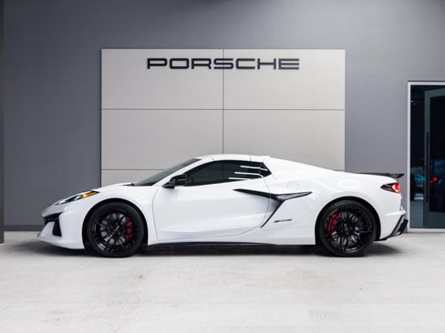 Used 2025 Chevrolet Corvette Z06 w/ Battery Protection Package image 2