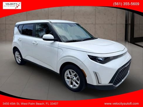 Used 2023 Kia Soul LX w/ LX Technology Package FWD image 1